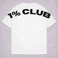 1% CLUB — camiseta blanca ARC, wordmark de hombro a hombro, espalda