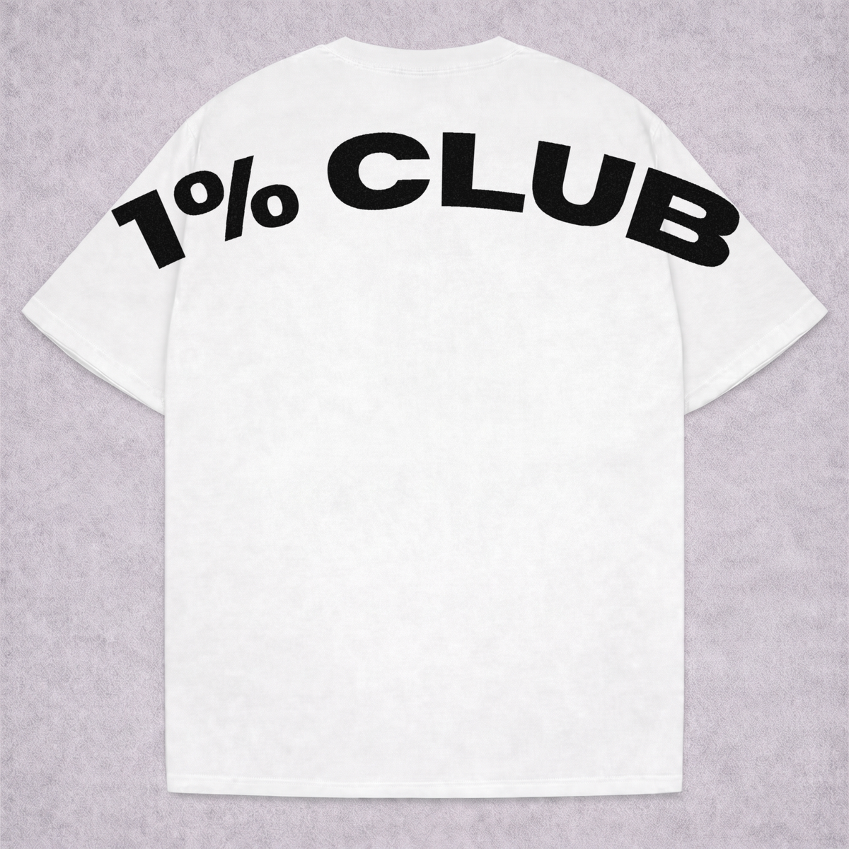 1% CLUB — camiseta blanca ARC, wordmark de hombro a hombro, espalda